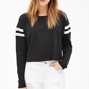 FOREVER 21 CROPPED VARSITY SHIRT BLACK